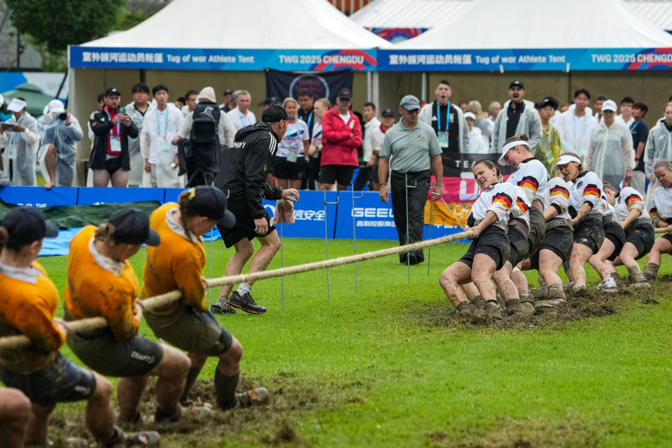 她们最终获 她们最终获