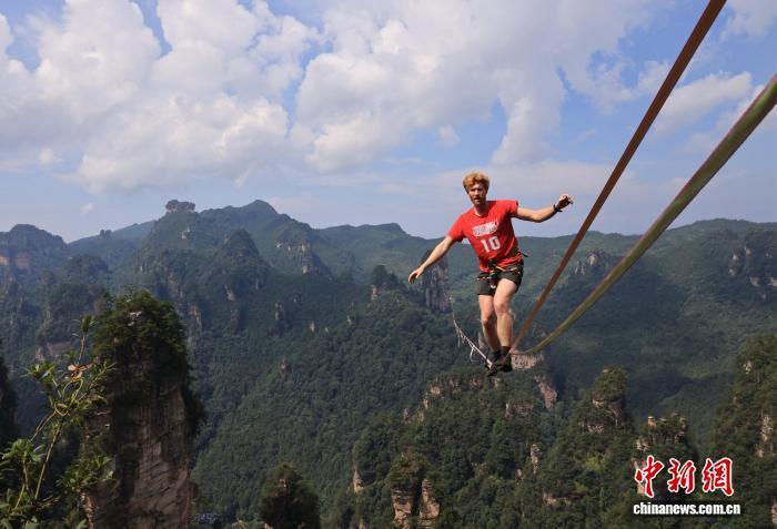 万元人民币, 法国, 寨峰巅 万元人民币, 法国, 寨峰巅