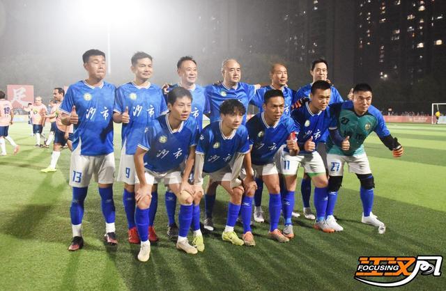 场人潮涌动, entit