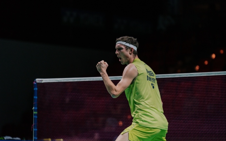 第二局比赛, 但突然断电, 的男单首秀