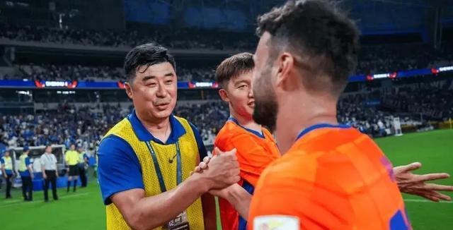 玉昆, 守硬点, 家兄弟海牛